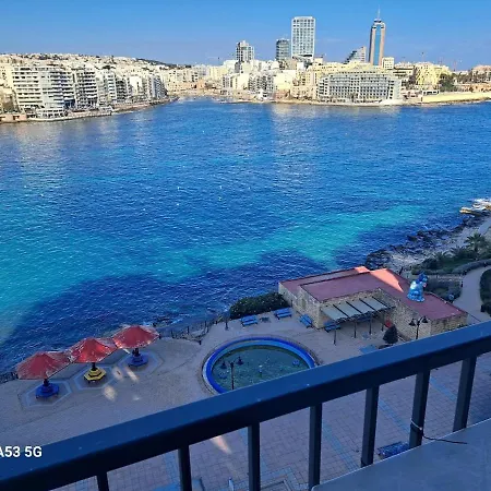 Waterfront Panorama Massive Three Bedrooms Flat S8 *